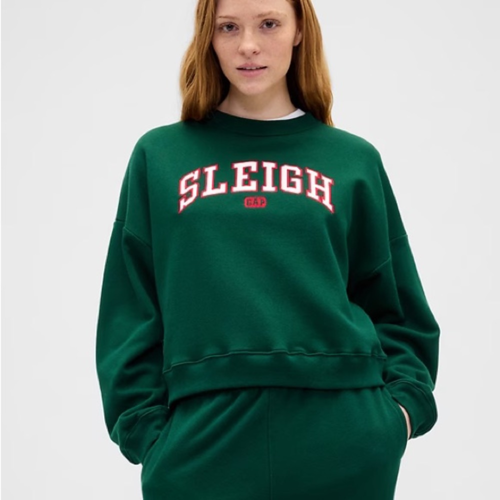 GAP Women's Forest Green Crew Neck Holiday Sweatshirt